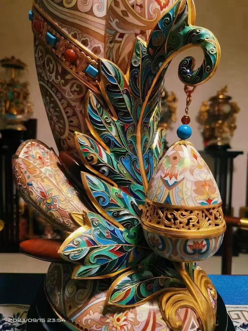 中国工艺美术大师张同禄精诚挚作《馨蕾花插》艺术欣赏